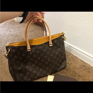 Rare color. Authentic Louis Vuitton palla
